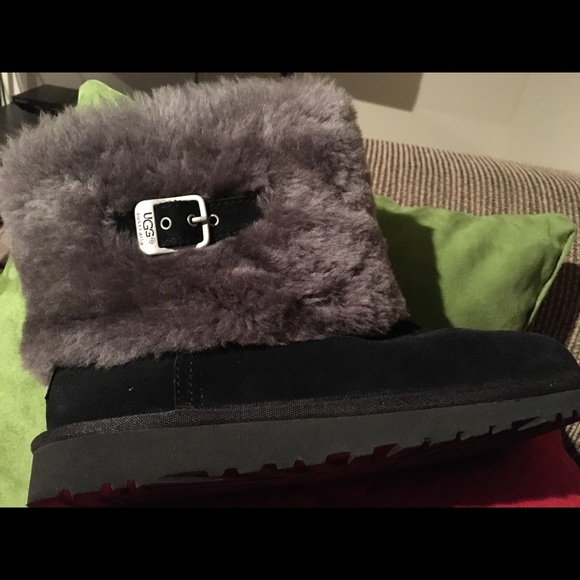 UGGS Authentic 💯 - Picture 6 of 6